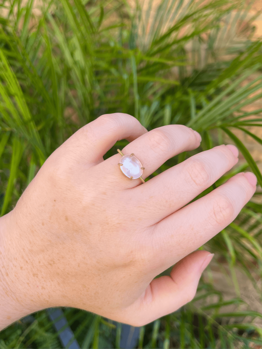 Petite Baleine 18k Rainbow Moonstone Ring