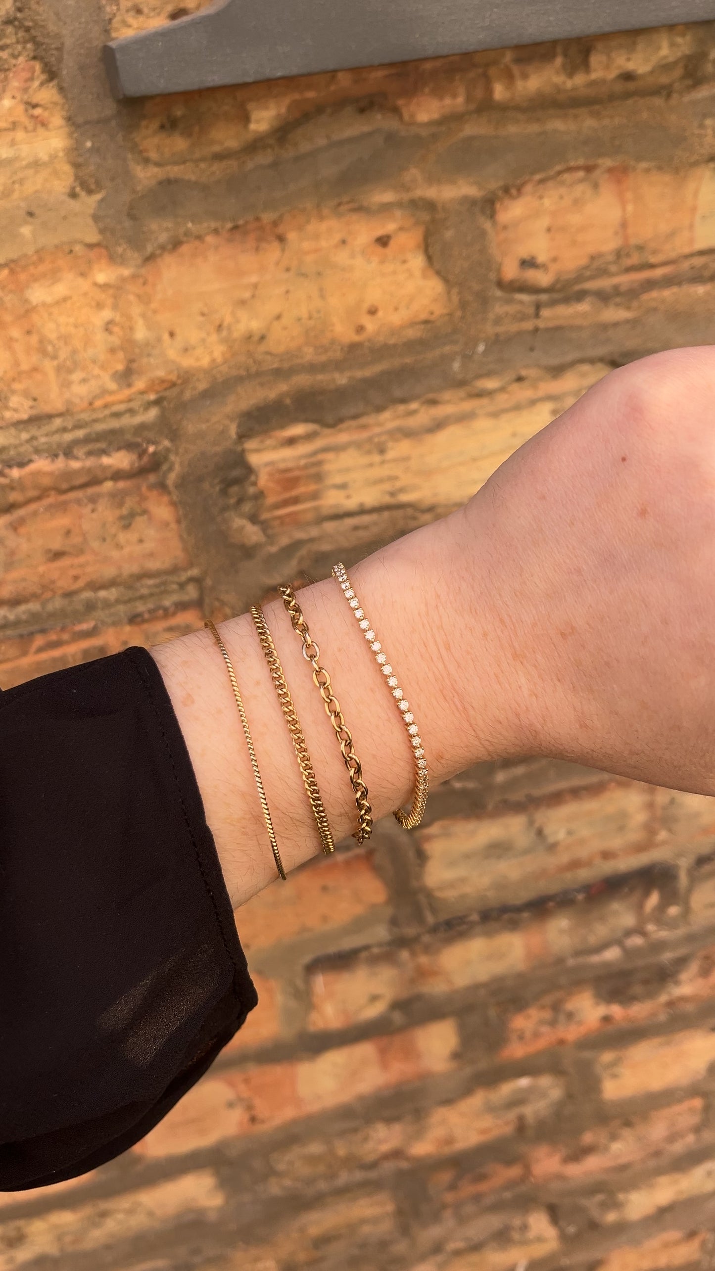 Load and play video in Gallery viewer, 14k Gold Diamond Tennis Bracelet
